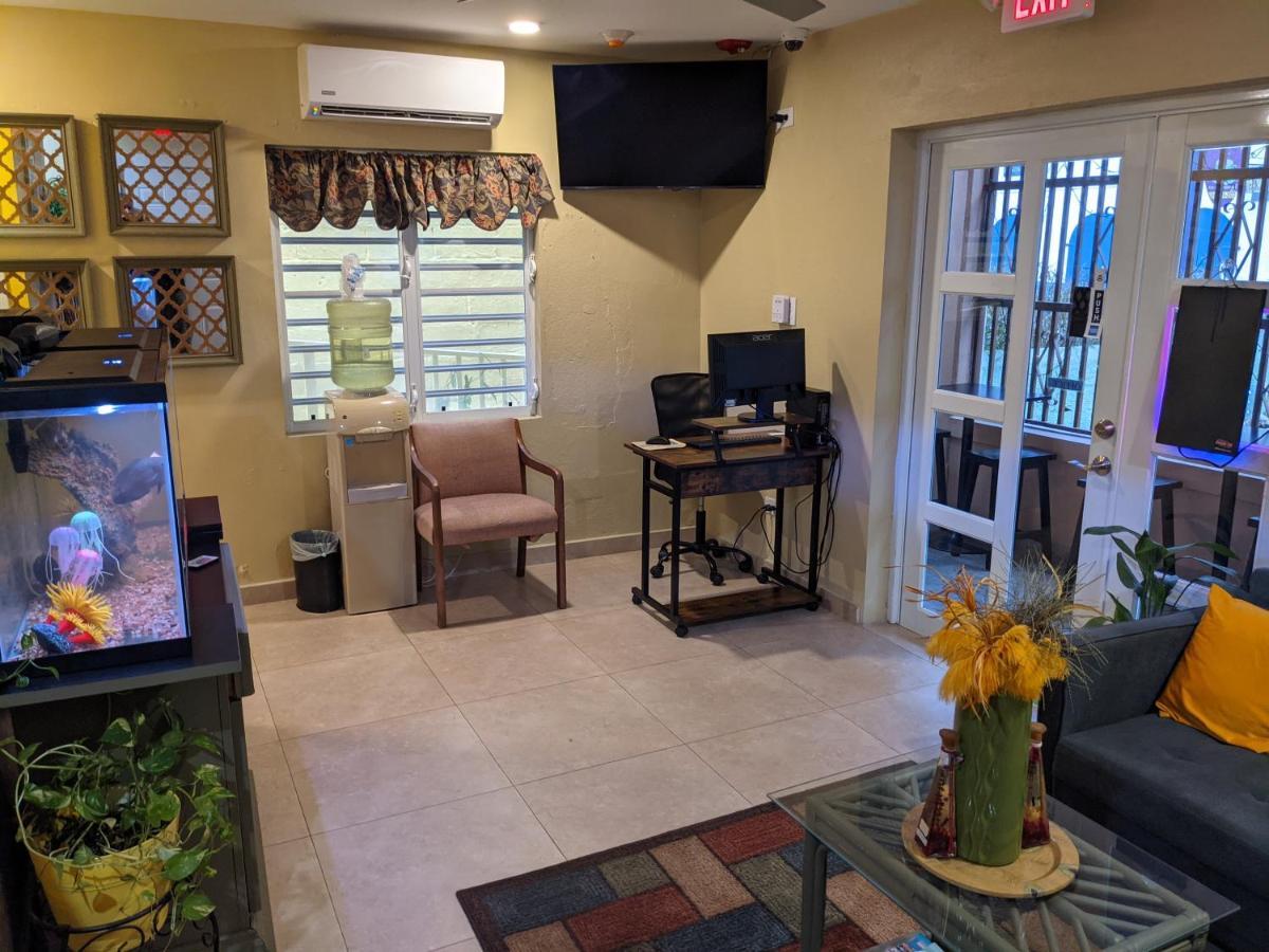Midtown Guest House Charlotte Amalie Esterno foto