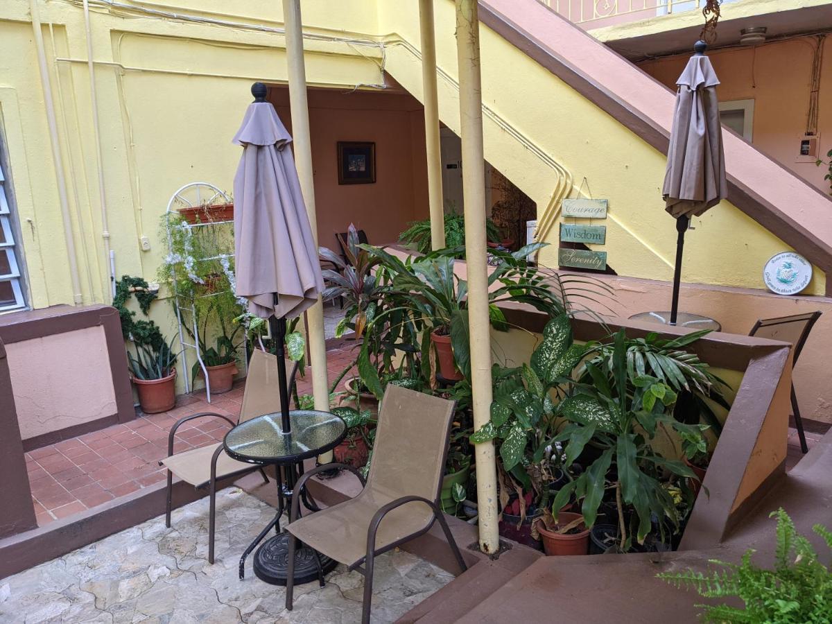 Midtown Guest House Charlotte Amalie Esterno foto