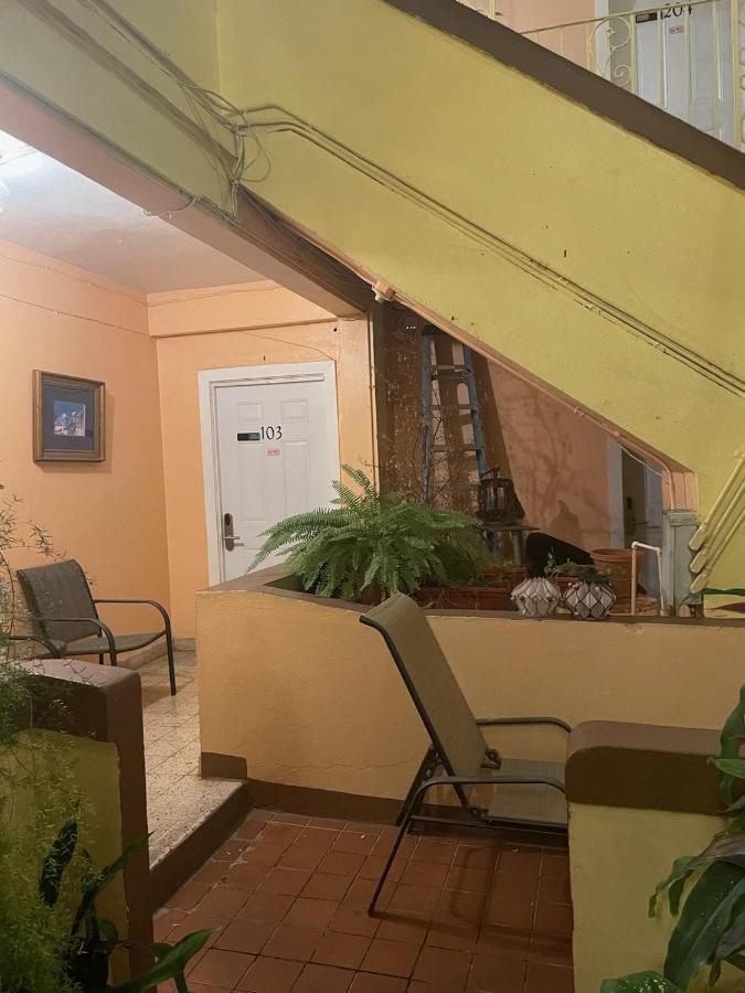 Midtown Guest House Charlotte Amalie Esterno foto