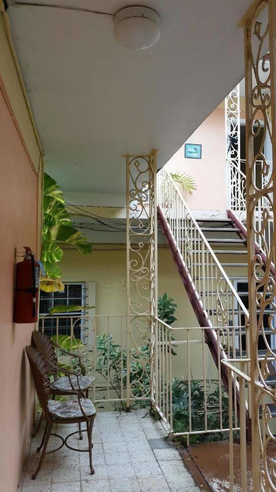 Midtown Guest House Charlotte Amalie Esterno foto