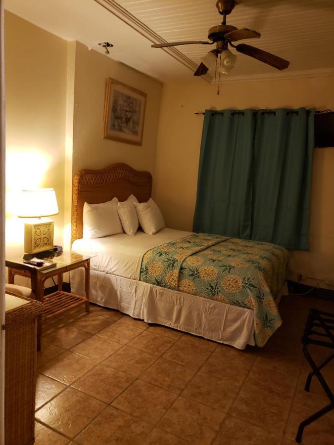 Midtown Guest House Charlotte Amalie Esterno foto